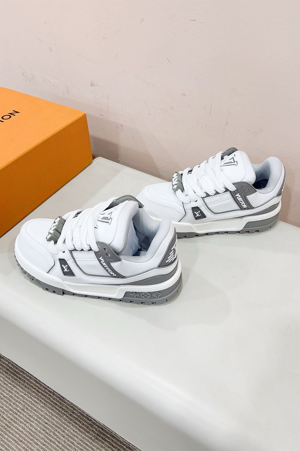 111583 Women Shoes - 24HEARTZ