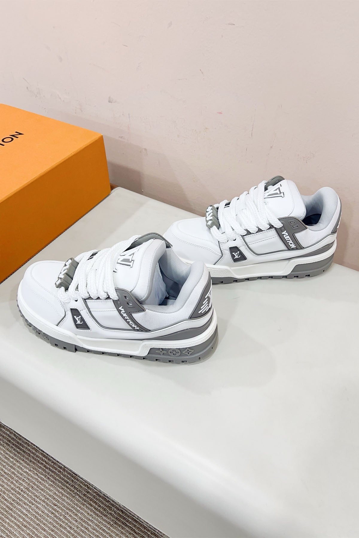111583 Women Shoes - 24HEARTZ