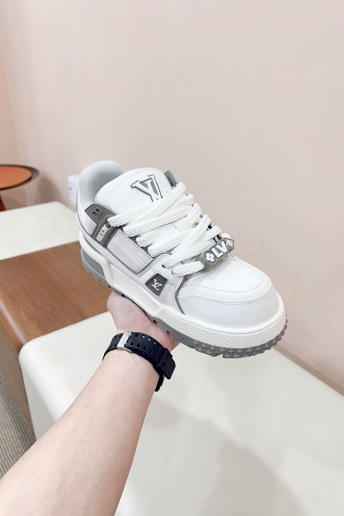 111583 Women Shoes - 24HEARTZ