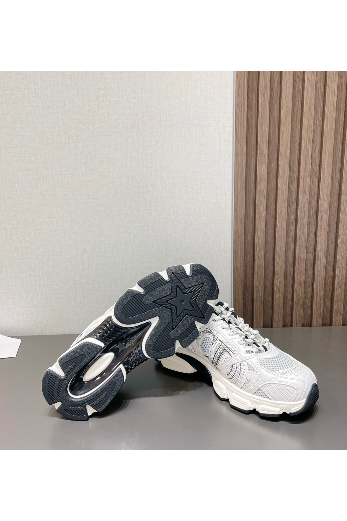 113540 Women Shoes - 24HEARTZ