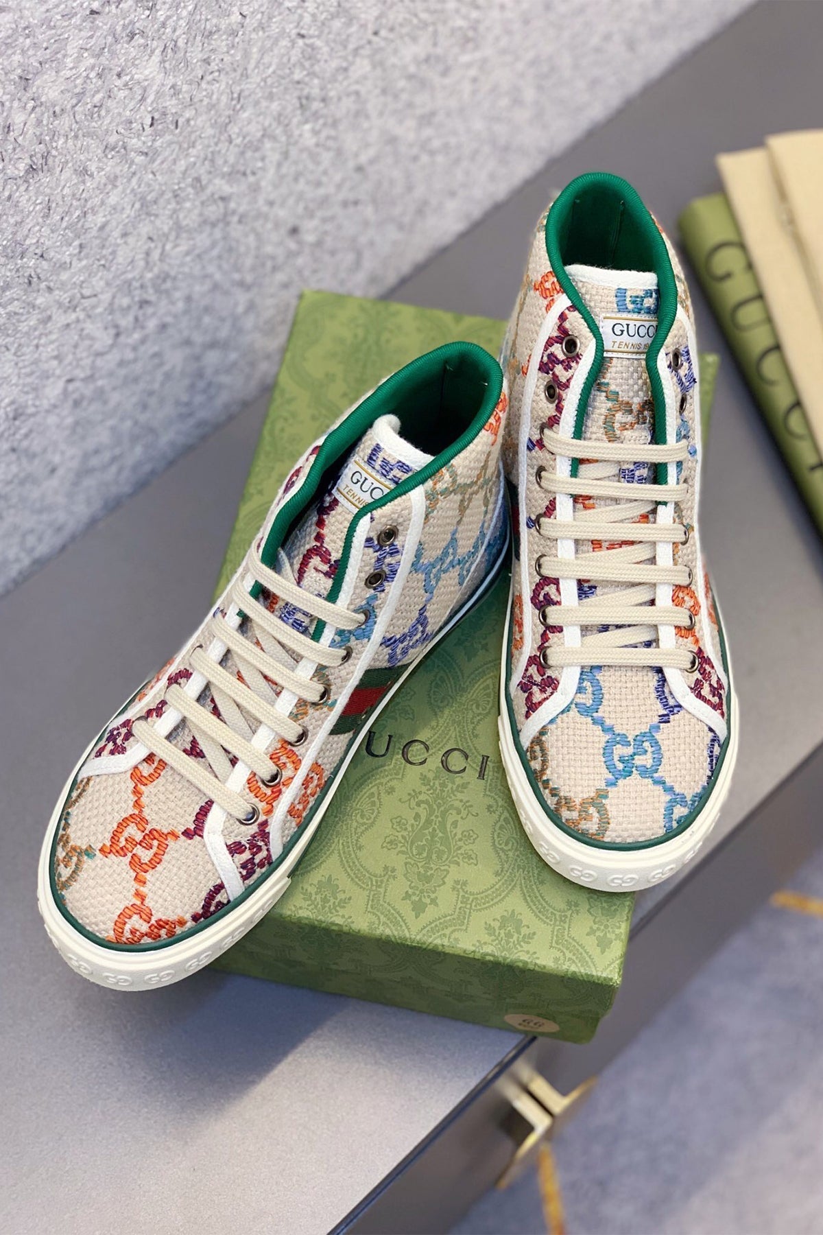 116338 Women Shoes - 24HEARTZ