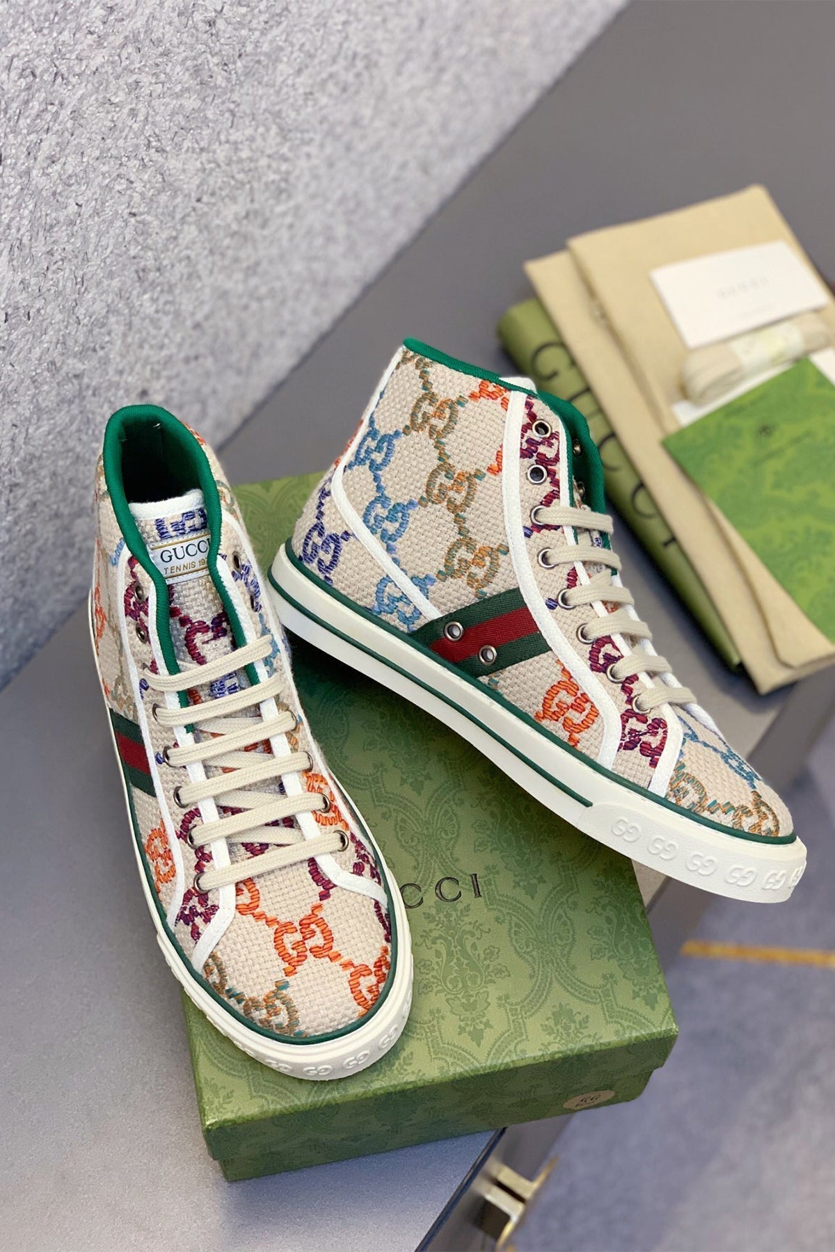 116338 Women Shoes - 24HEARTZ