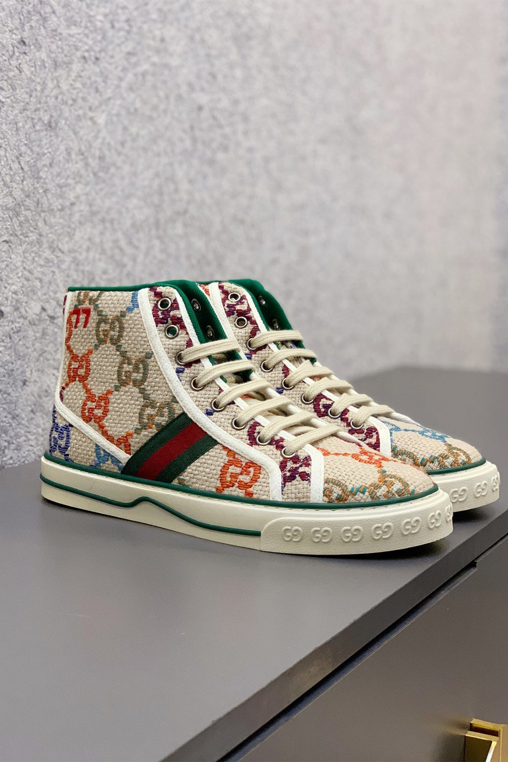 116338 Women Shoes - 24HEARTZ