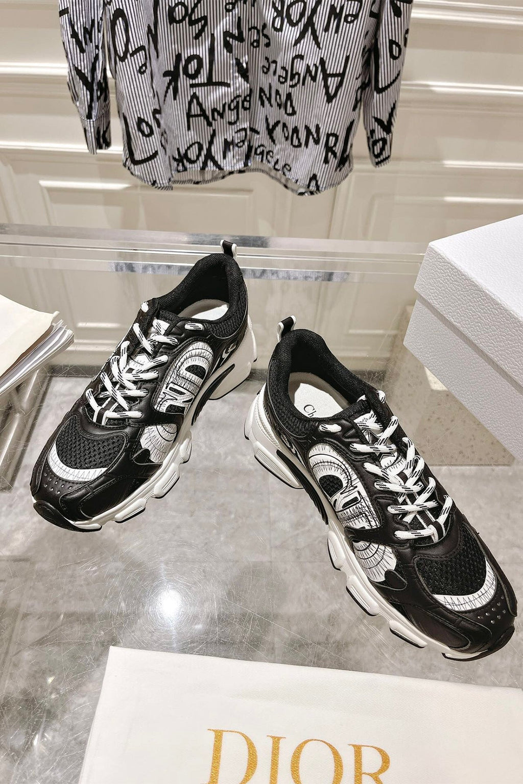 116354 Women Shoes - 24HEARTZ