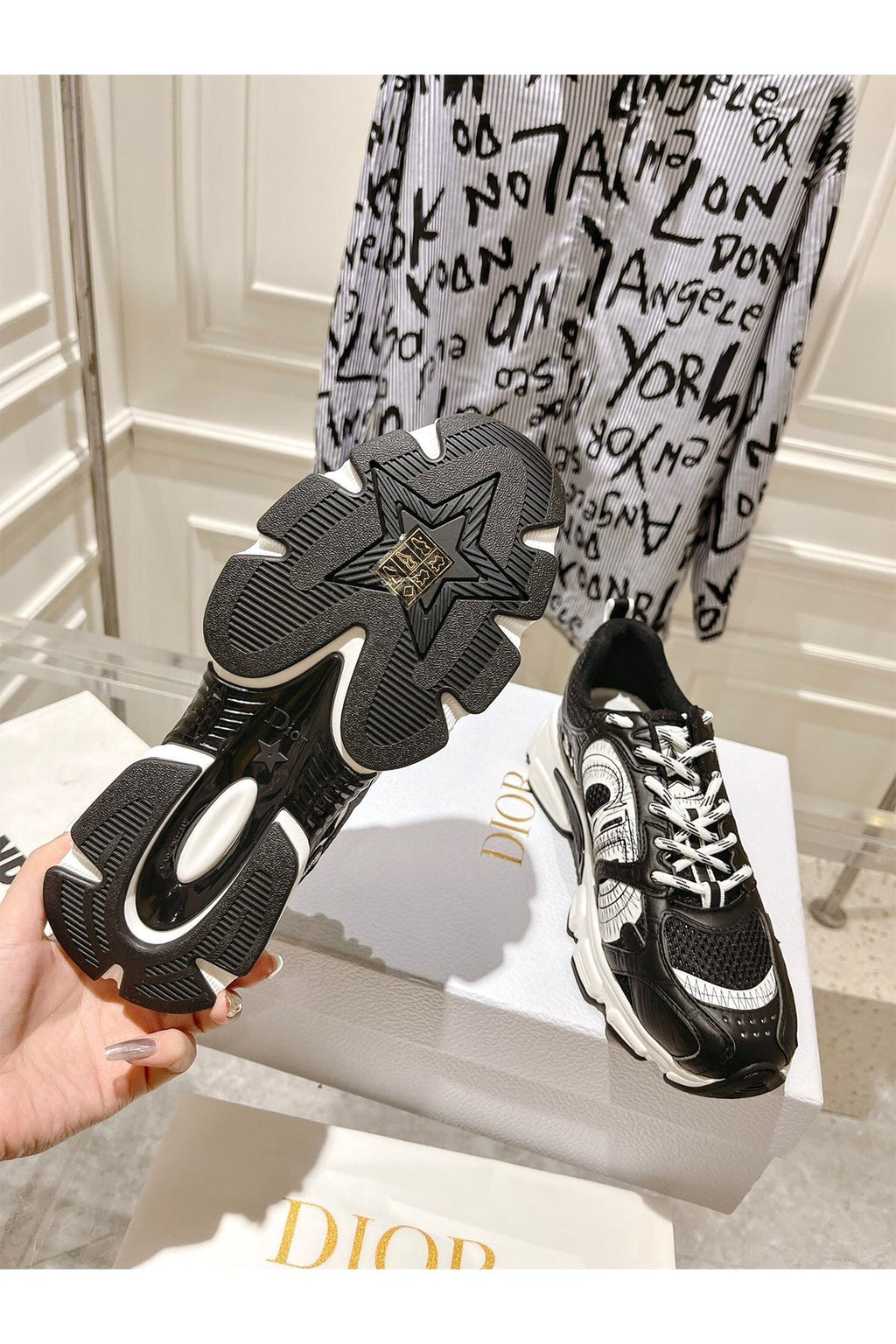 116354 Women Shoes - 24HEARTZ