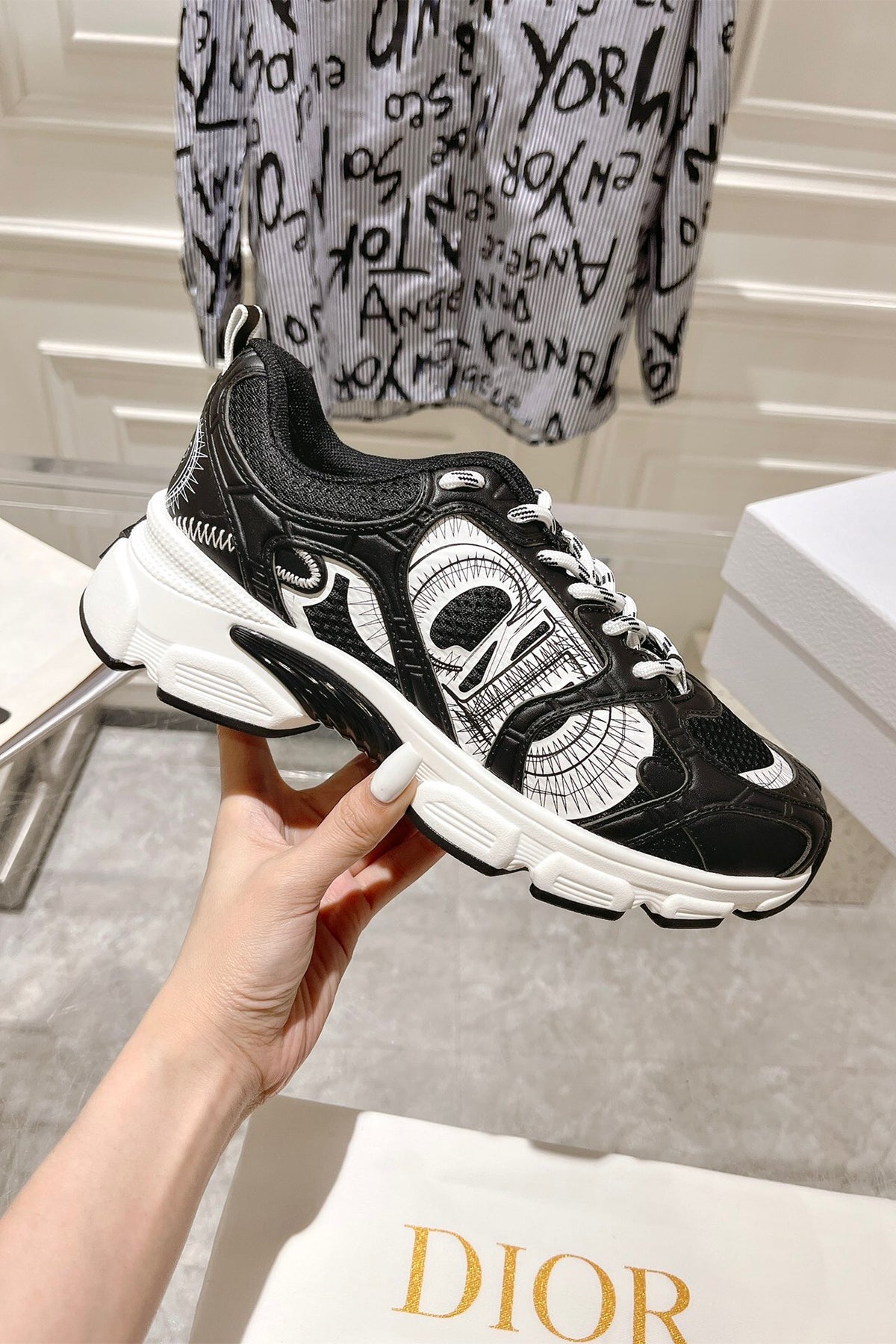 116354 Women Shoes - 24HEARTZ