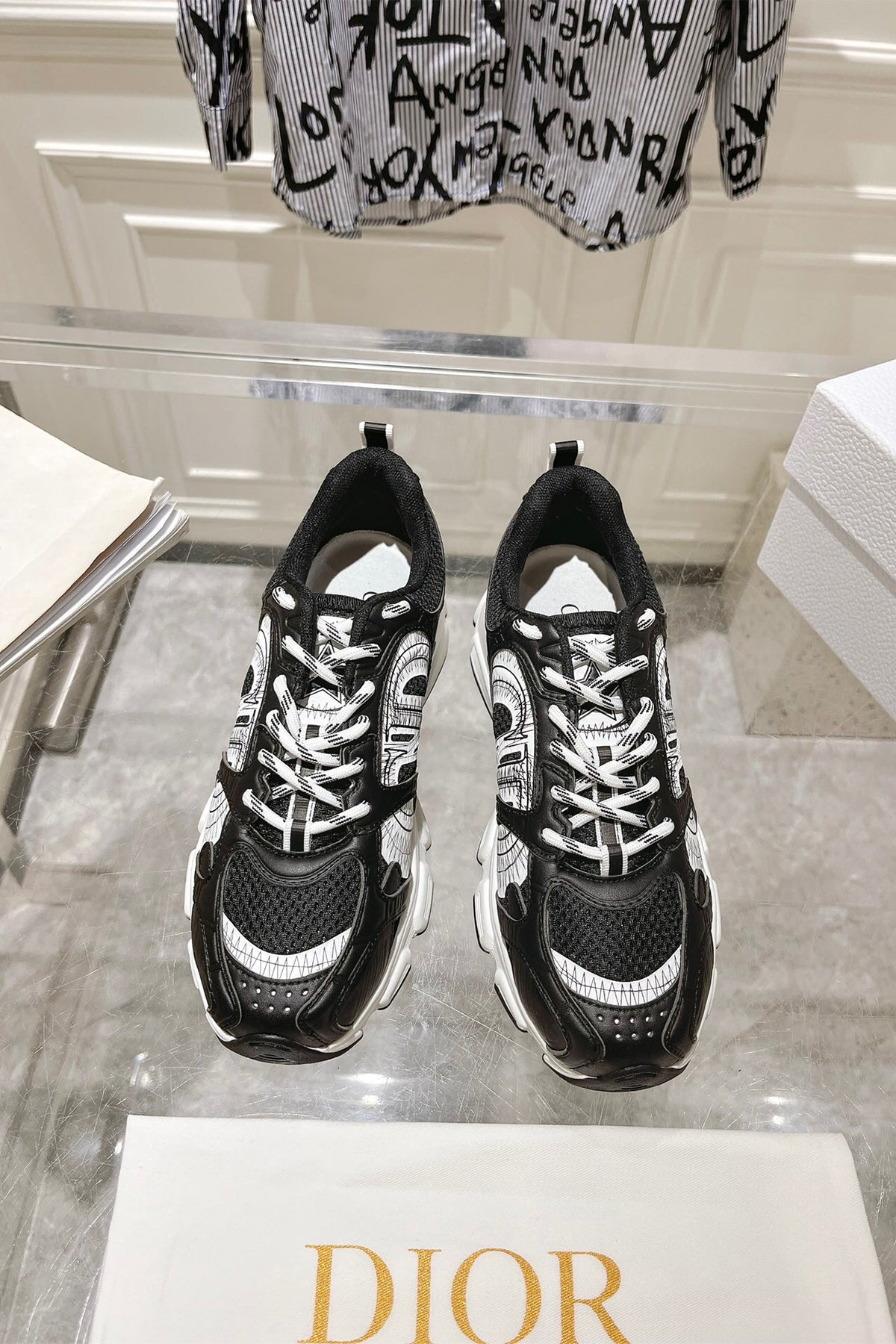 116354 Women Shoes - 24HEARTZ