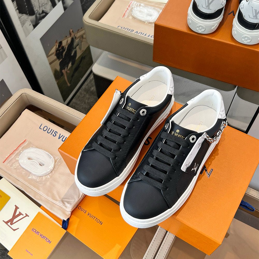 121829 Women Shoes - 24HEARTZ