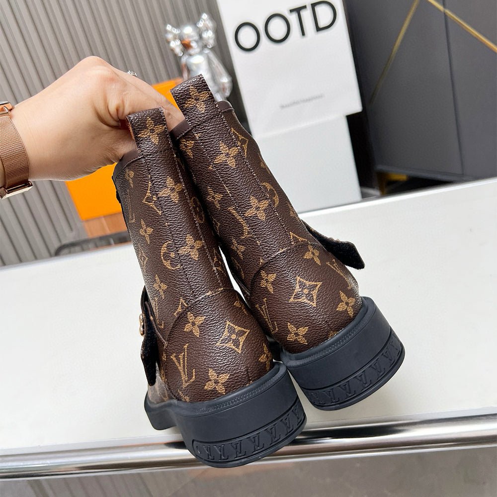 122100 Women Shoes - 24HEARTZ
