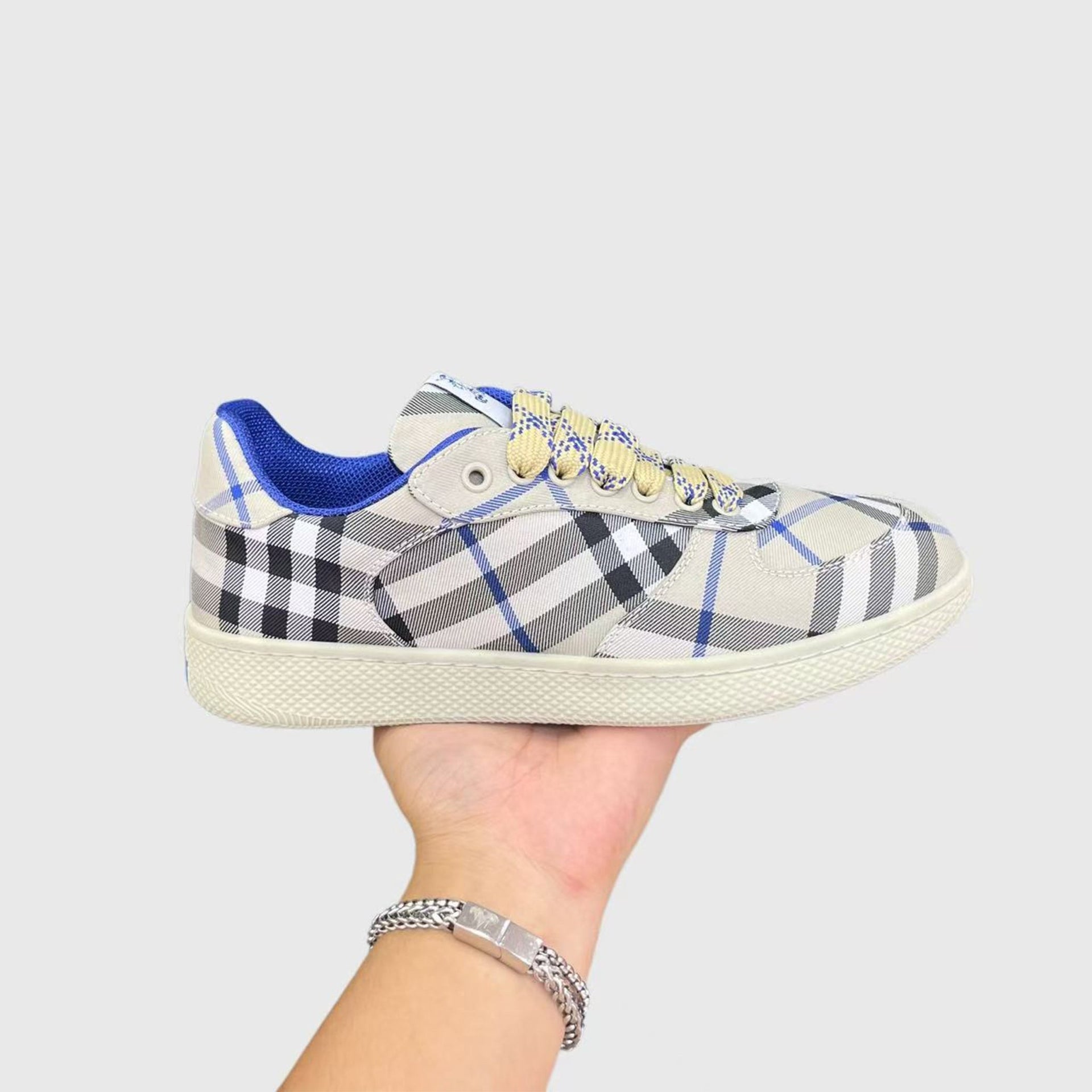 122295 Women Shoes - 24HEARTZ