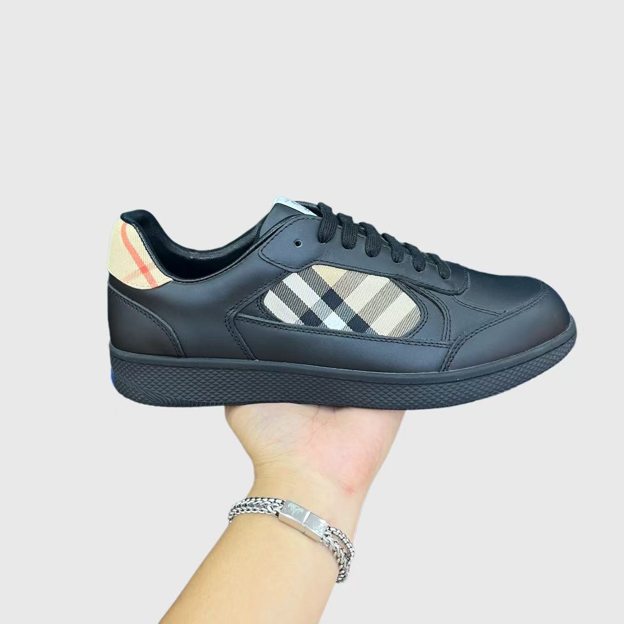 122296 Women Shoes - 24HEARTZ