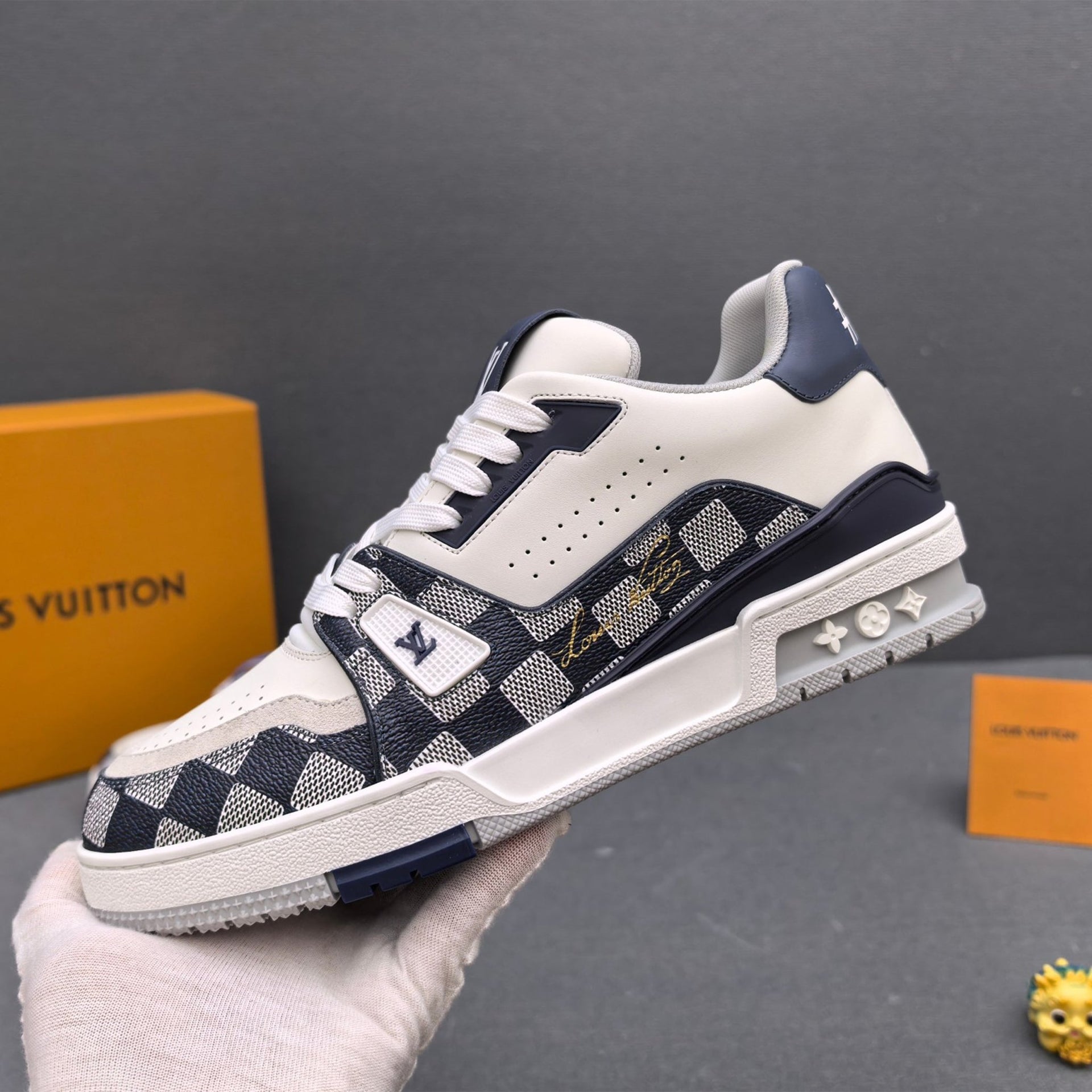 122325 Women Shoes - 24HEARTZ
