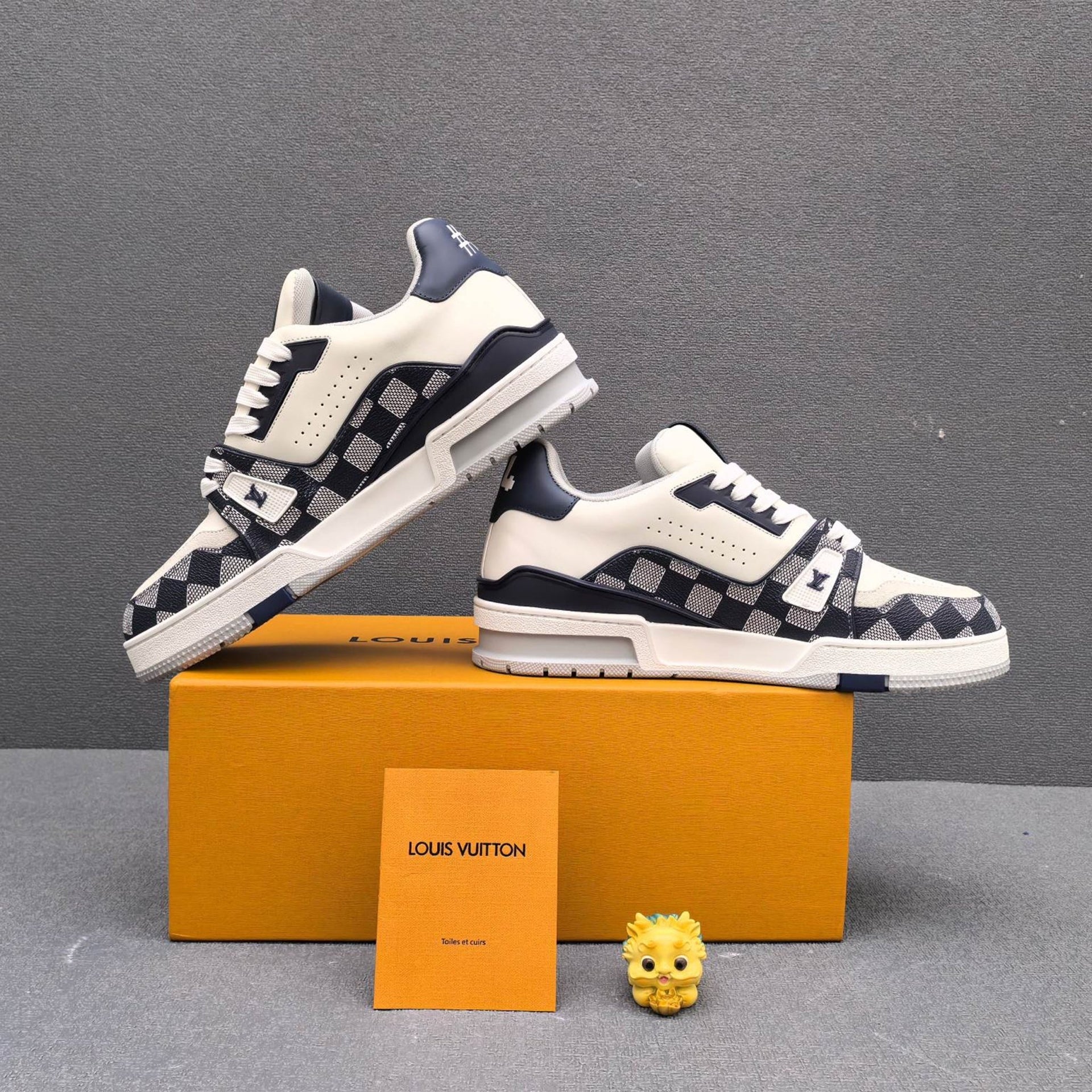 122325 Women Shoes - 24HEARTZ