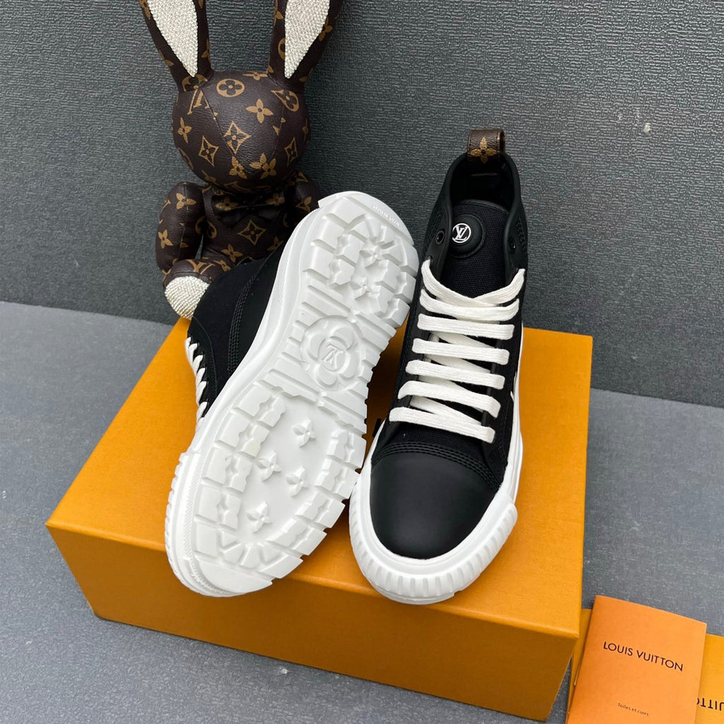 122327 Women Shoes - 24HEARTZ