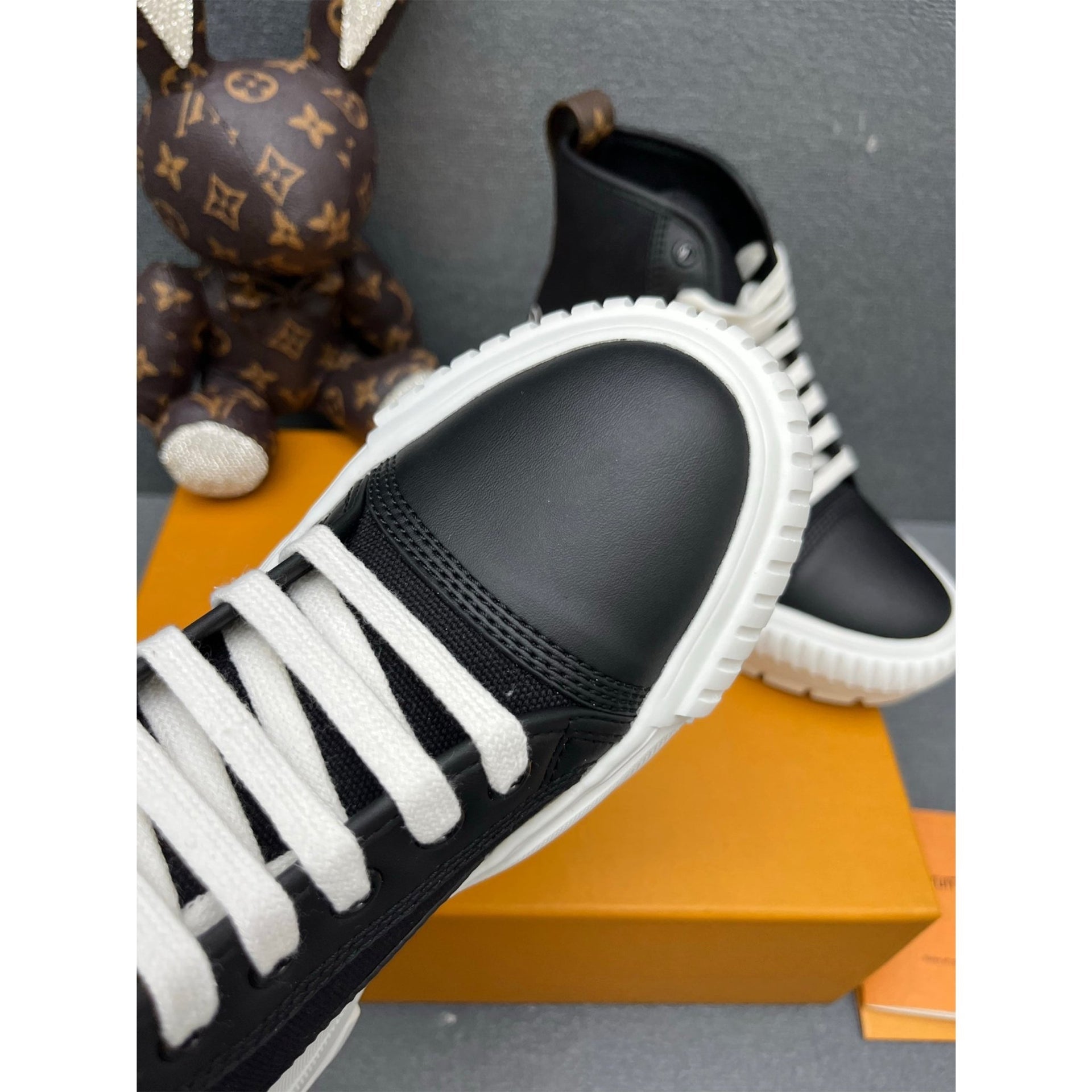 122327 Women Shoes - 24HEARTZ