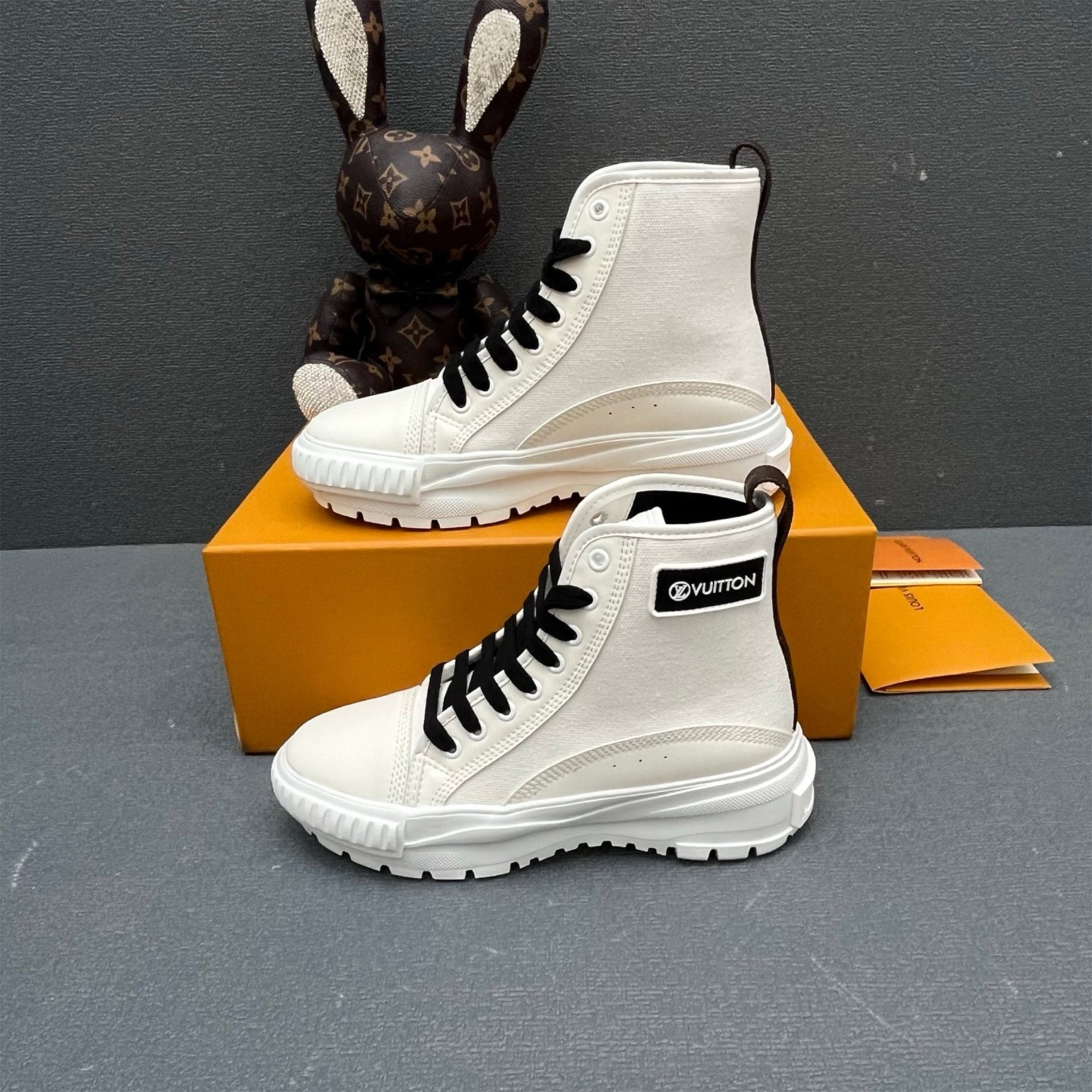 122328 Women Shoes - 24HEARTZ