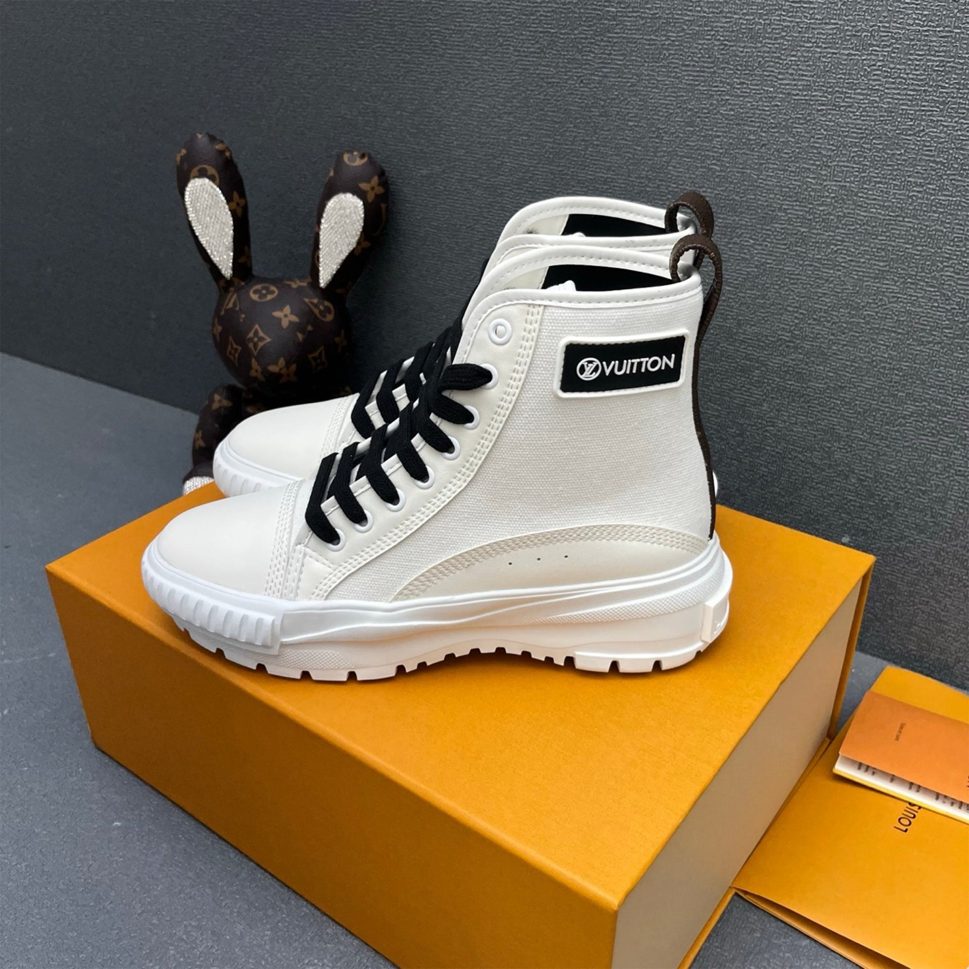 122328 Women Shoes - 24HEARTZ