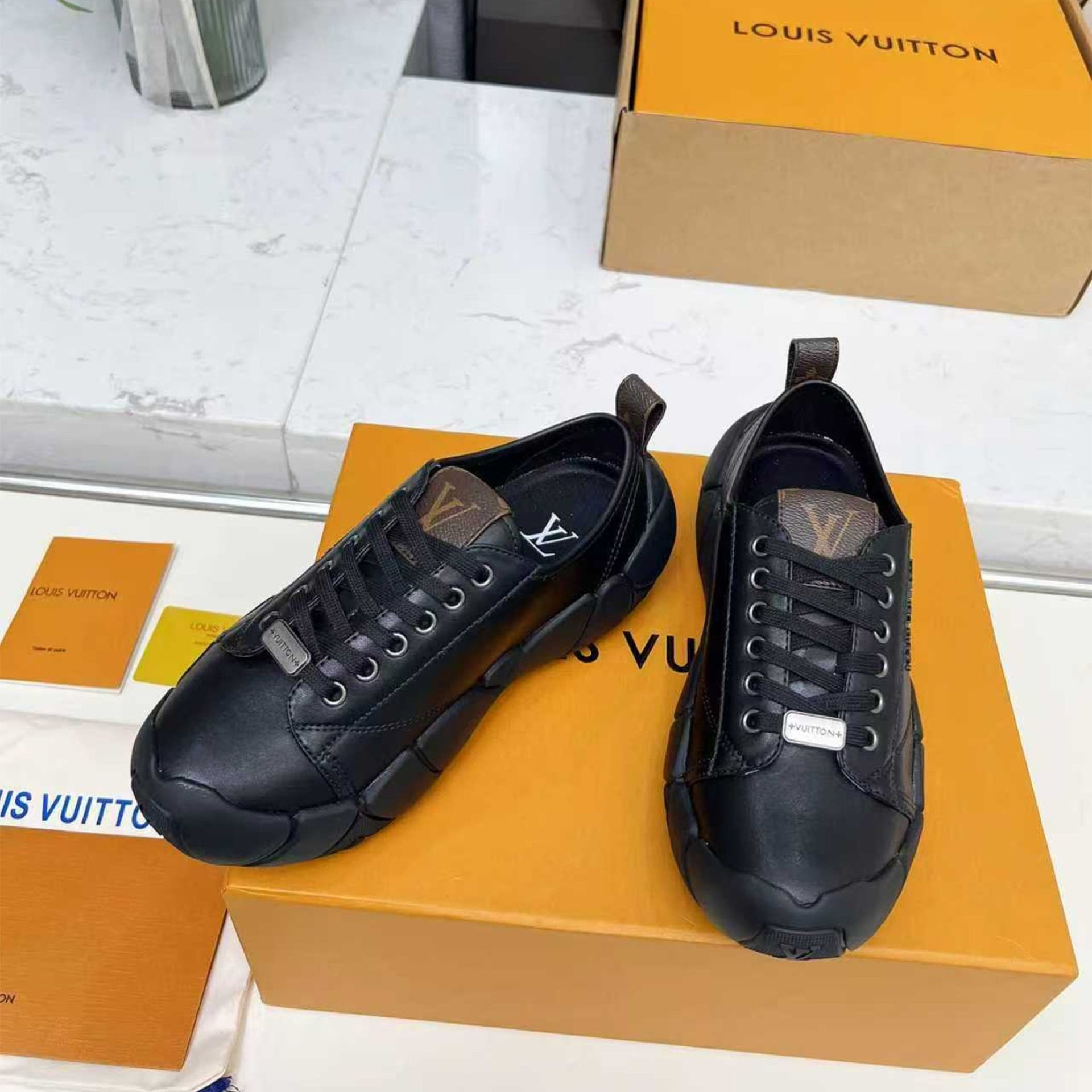 122329 Women Shoes - 24HEARTZ