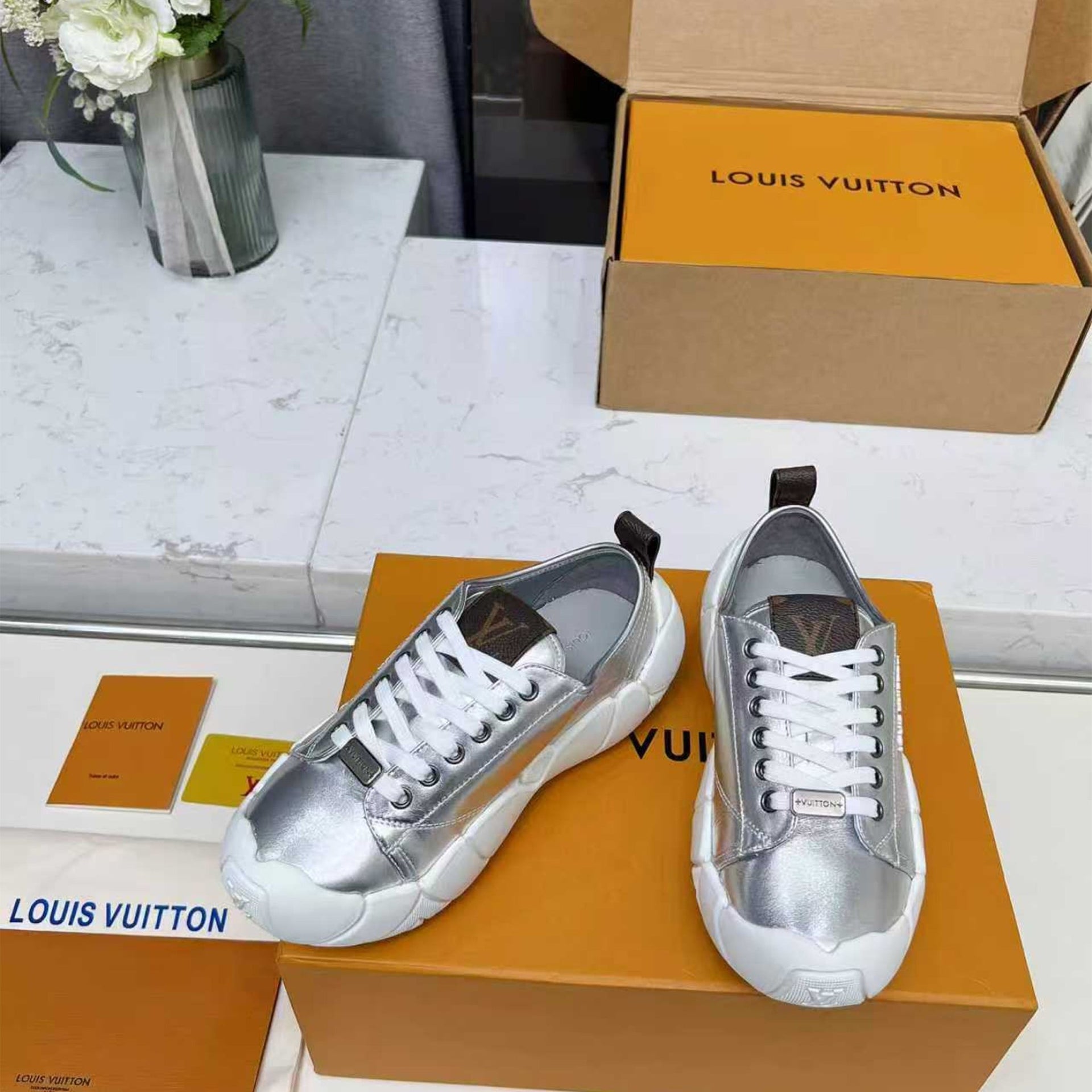 122330 Women Shoes - 24HEARTZ