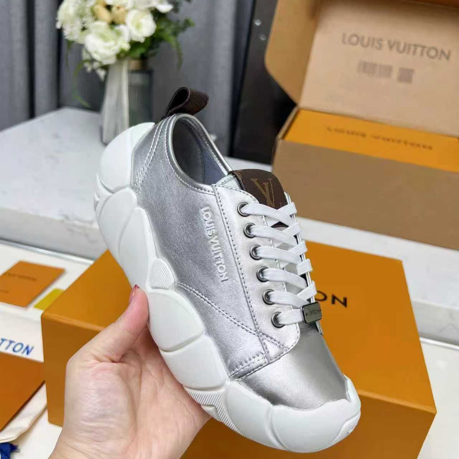 122330 Women Shoes - 24HEARTZ