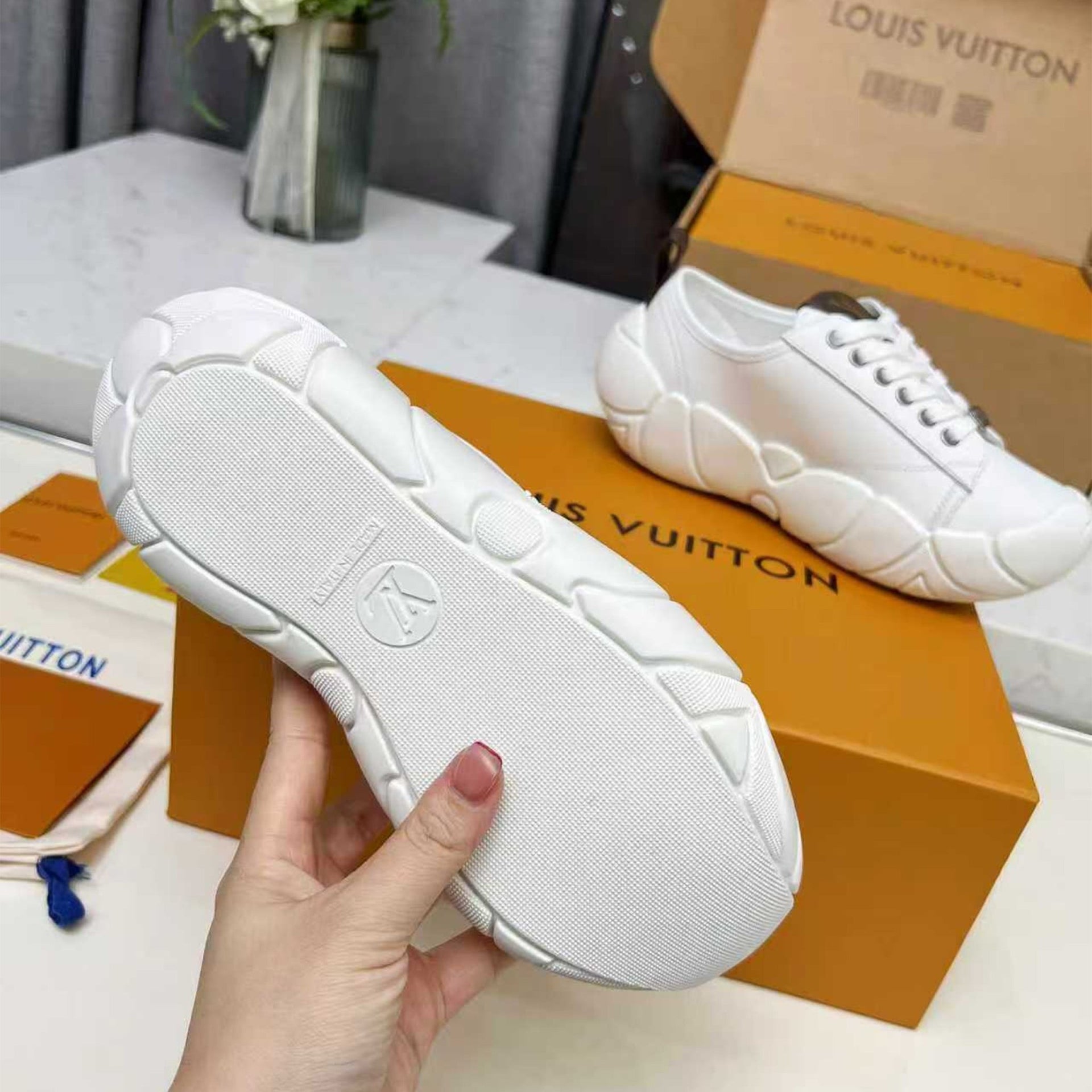 122331 Women Shoes - 24HEARTZ
