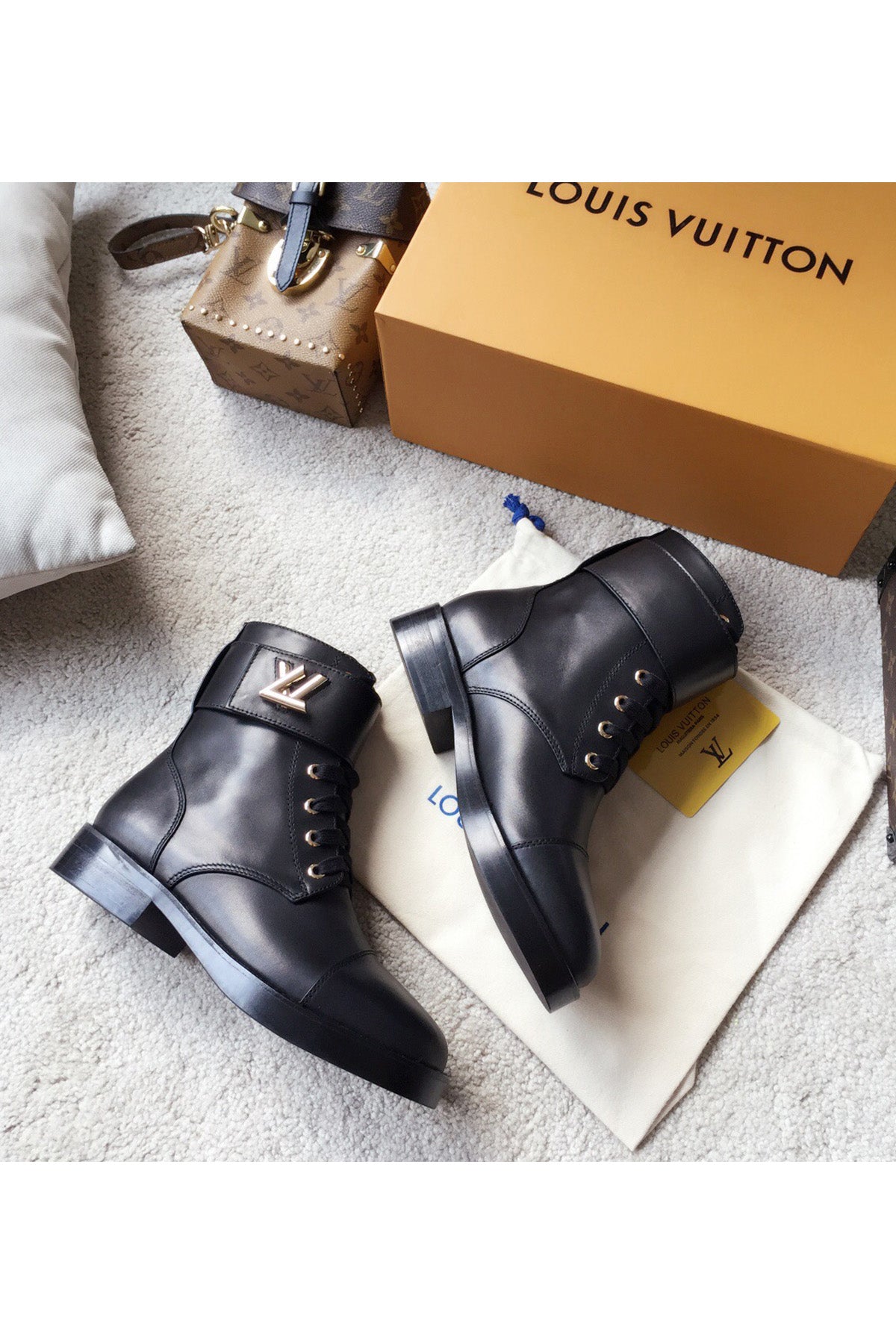 49988 Women Shoes - 24HEARTZ
