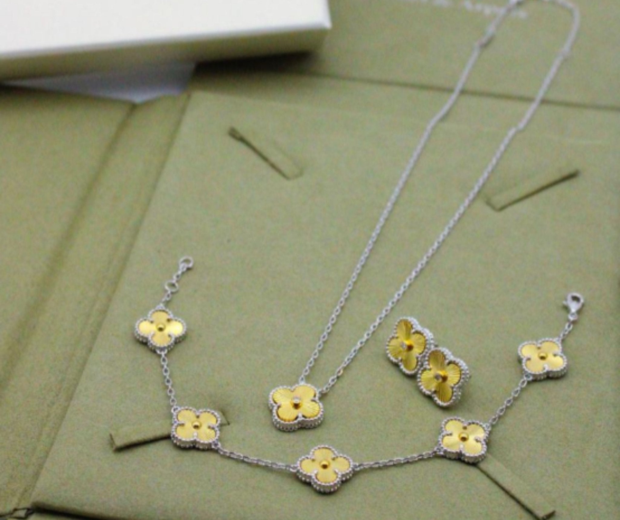 ACCESORY 63 - 24HEARTZ